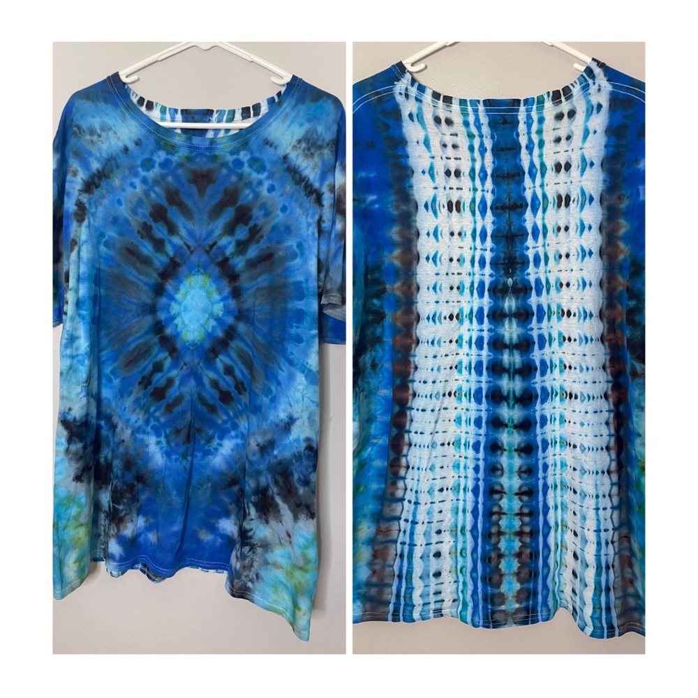 Unique Blue & White Tie-Dye Design
 T-shirt Unisex Size XL Handmade